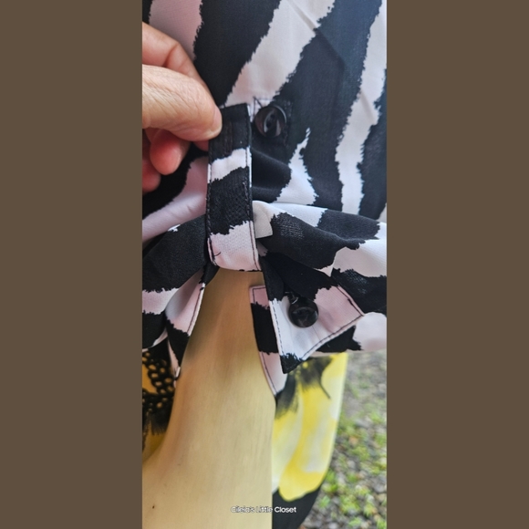 Sag Harbor Blouse, Black/White, Yellow Hibiscus. Button Down, 18 EUC✔️ - Picture 10 of 16